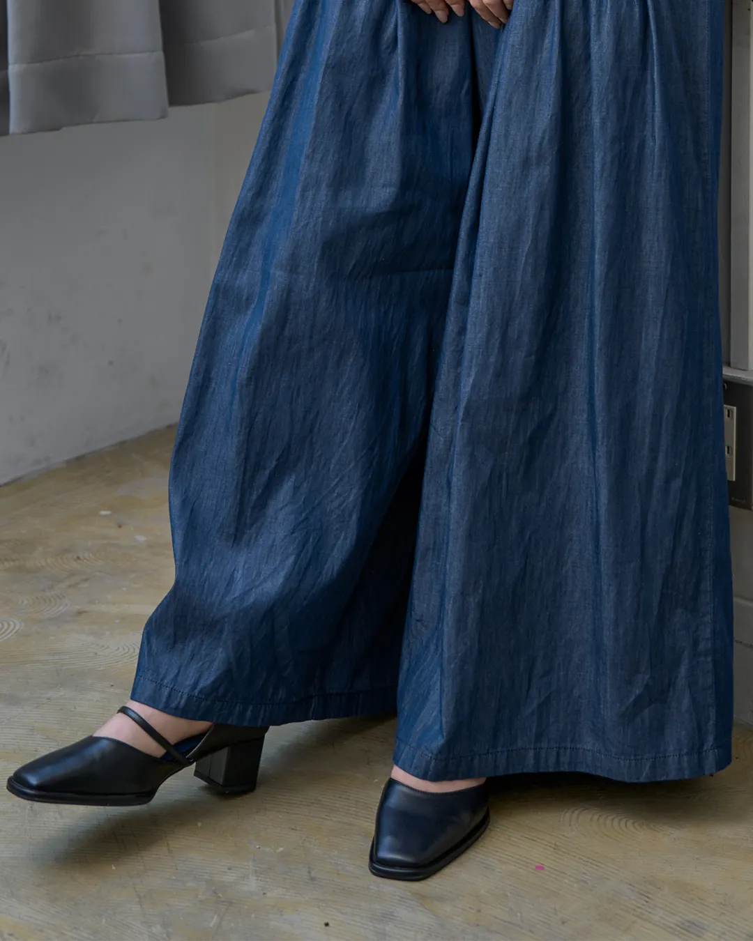 ウエストピンタックデニムパンツ
