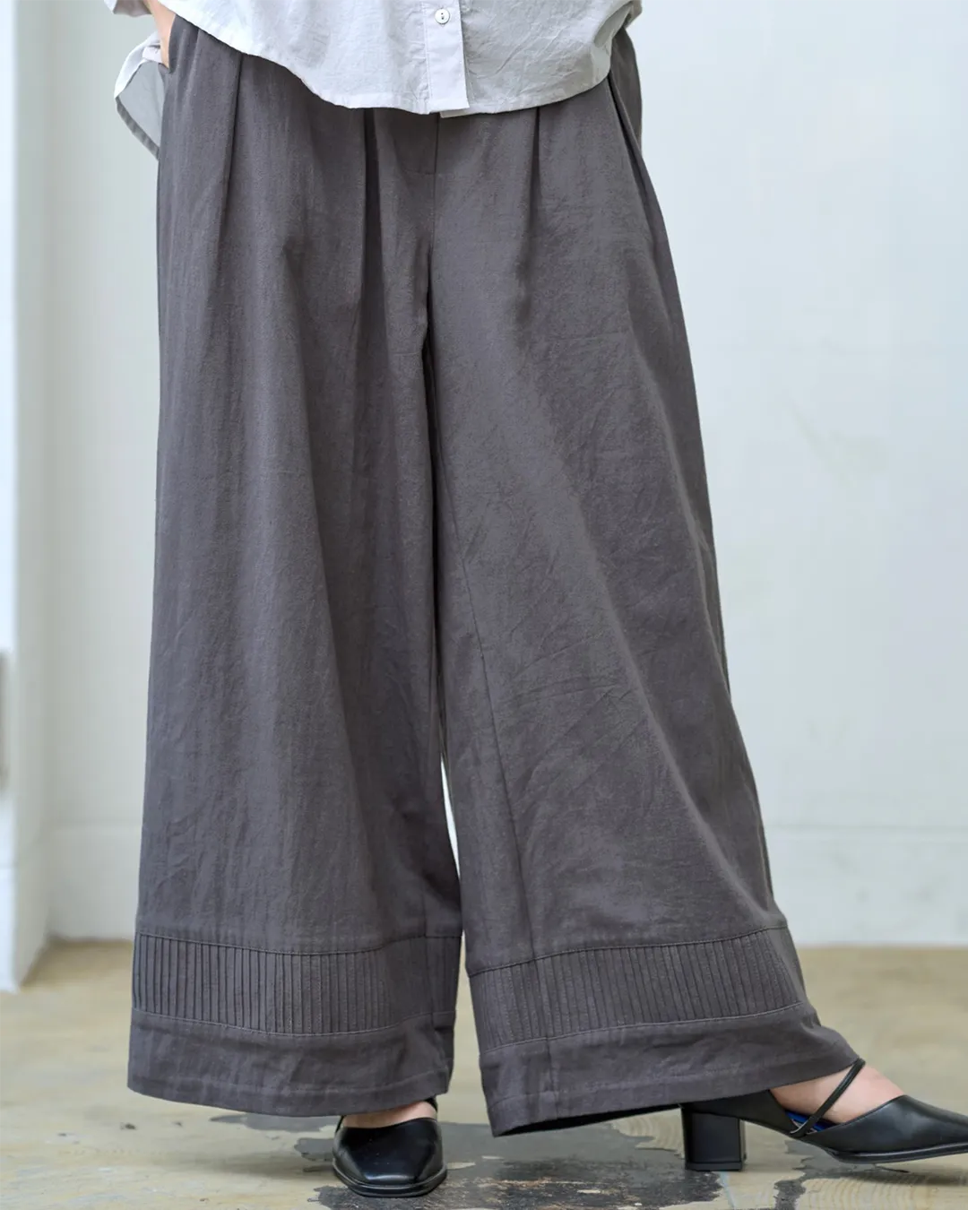 裾ピンタックワイドパンツ