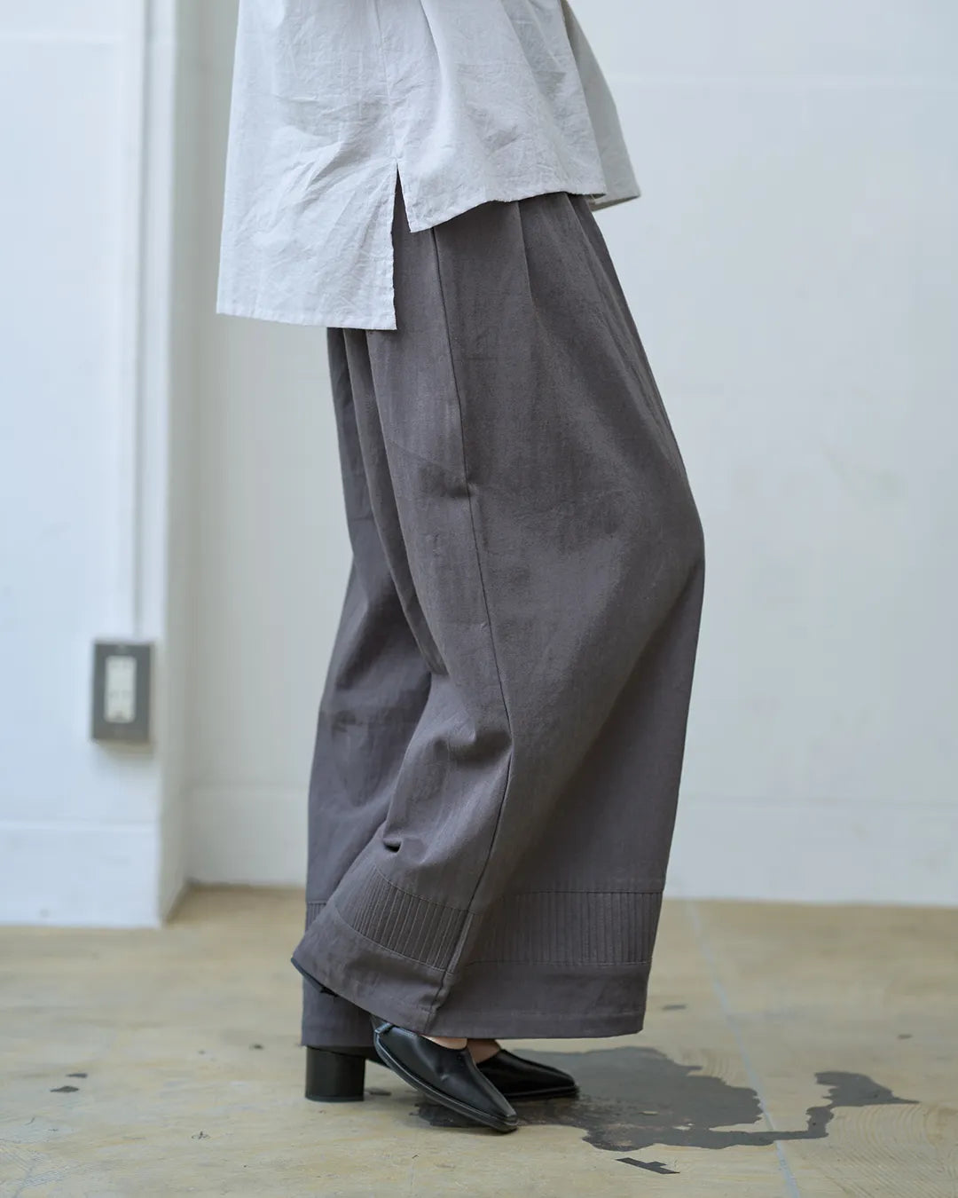 裾ピンタックワイドパンツ