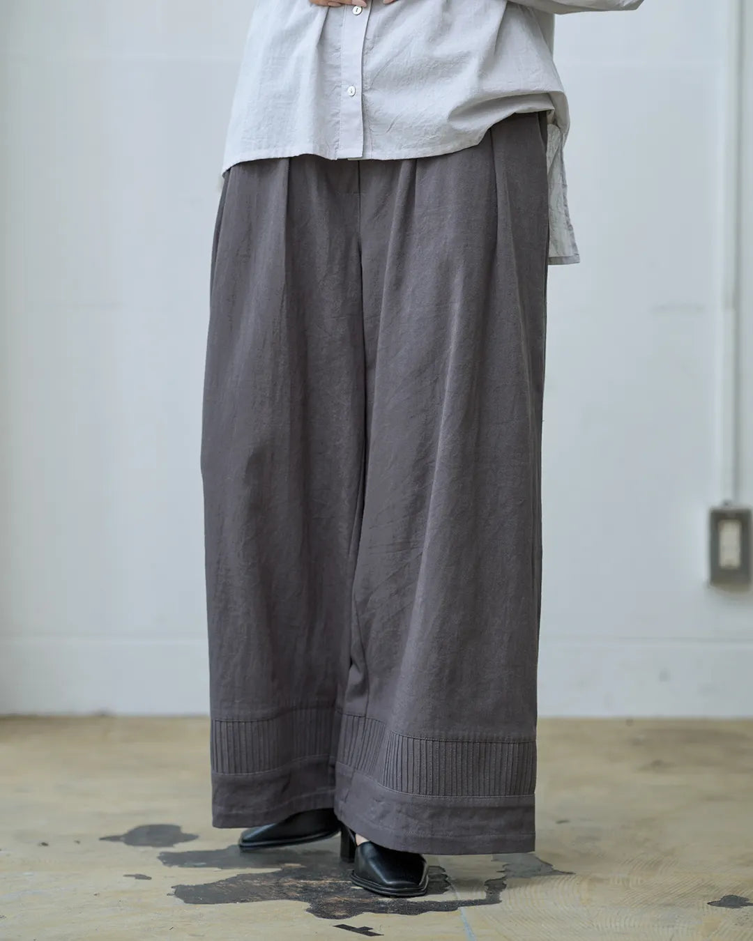 裾ピンタックワイドパンツ