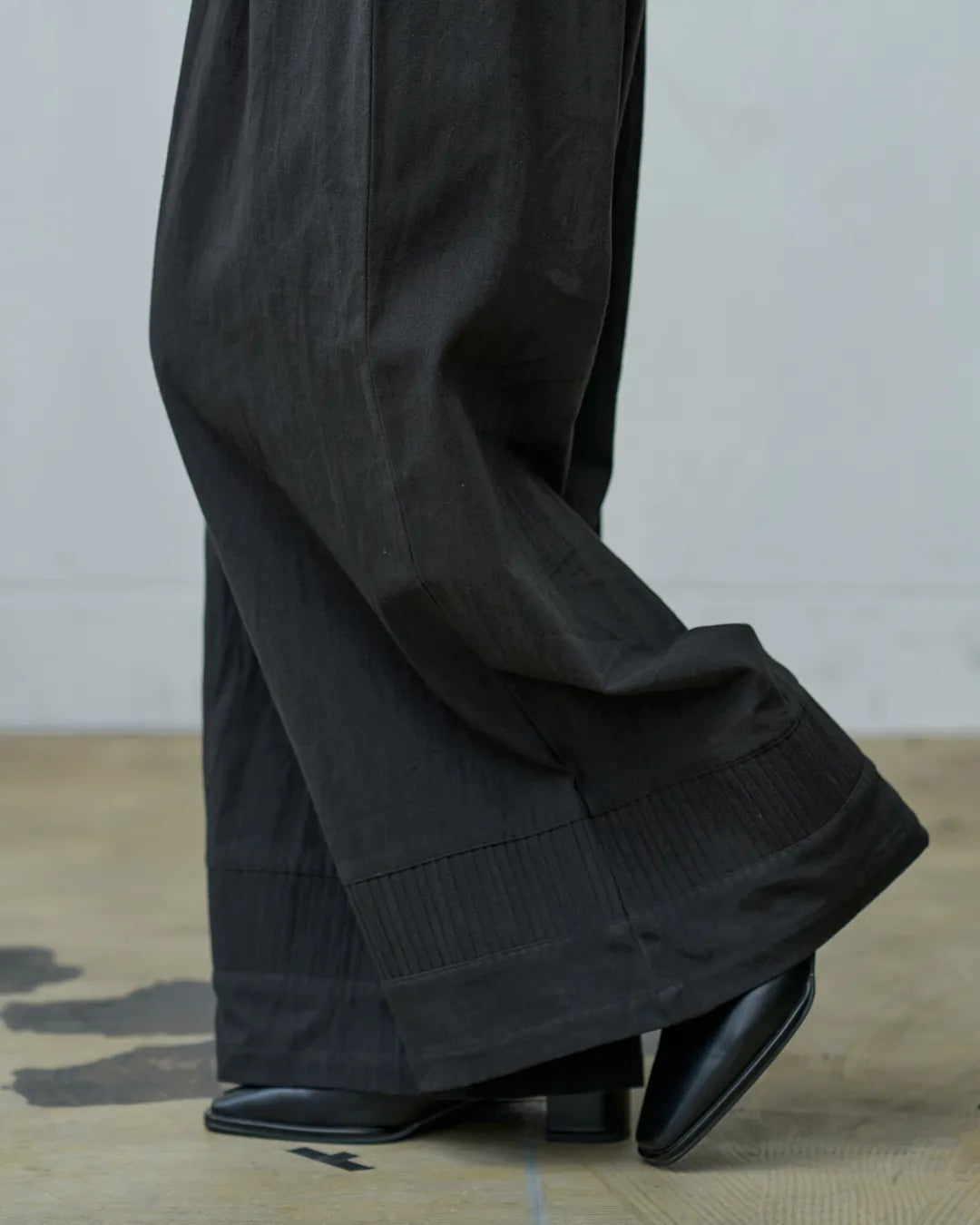 裾ピンタックワイドパンツ